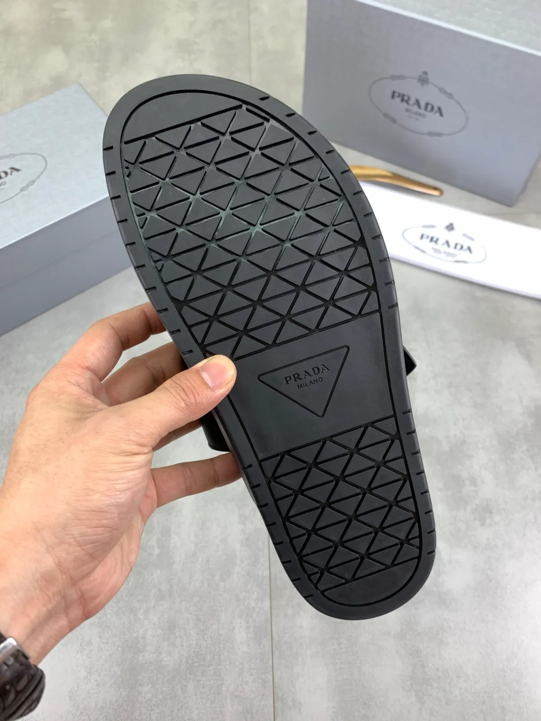 Men's shoes 💰P340💰【New style】🎁🎁🎁 PRADA Prada's new casual slippers, original official website, perfect workmanship, transmitting a kind of noble luxury, sublimating its definition of luxury in Prada's high-end extraordinary craftsmanship. Original combination outsole, code number: 38-44 (45 customized) Multiple colors 🉑️ to choose from